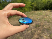 Charger l'image dans la galerie, Galet en labradorite 4
