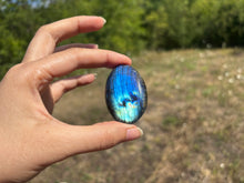 Charger l'image dans la galerie, Galet en labradorite 4
