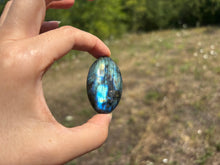Charger l'image dans la galerie, Galet en labradorite 4
