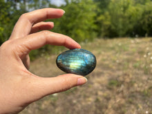 Charger l'image dans la galerie, Galet en labradorite 5
