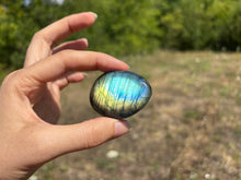 Charger l'image dans la galerie, Galet en labradorite 6
