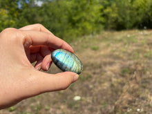 Charger l'image dans la galerie, Galet en labradorite 6
