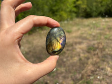 Charger l'image dans la galerie, Galet en labradorite 7
