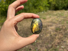 Charger l'image dans la galerie, Galet en labradorite 7
