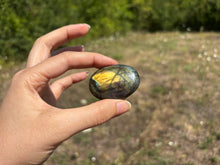 Charger l'image dans la galerie, Galet en labradorite 7
