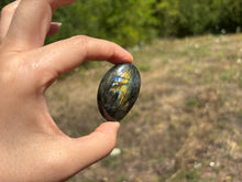 Charger l'image dans la galerie, Galet en labradorite 7
