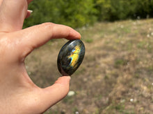 Charger l'image dans la galerie, Galet en labradorite 7
