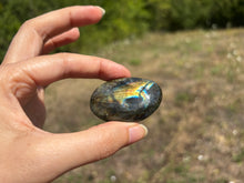 Charger l'image dans la galerie, Galet en labradorite 7
