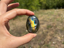 Charger l'image dans la galerie, Galet en labradorite 7
