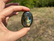 Charger l'image dans la galerie, Galet en labradorite 7
