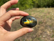 Charger l'image dans la galerie, Galet en labradorite 7
