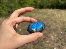 Charger l'image dans la galerie, Galet en labradorite 8
