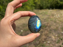 Charger l'image dans la galerie, Galet en labradorite 8
