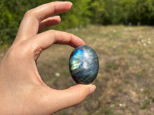 Charger l'image dans la galerie, Galet en labradorite 8
