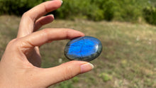 Charger l'image dans la galerie, Galet en labradorite 9

