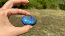 Charger l'image dans la galerie, Galet en labradorite 9
