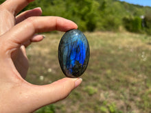 Charger l'image dans la galerie, Galet en labradorite 10
