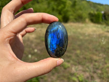 Charger l'image dans la galerie, Galet en labradorite 10
