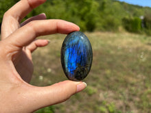 Charger l'image dans la galerie, Galet en labradorite 10
