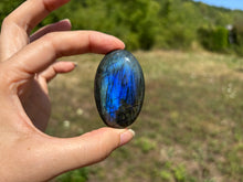 Charger l'image dans la galerie, Galet en labradorite 10
