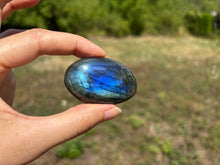 Charger l'image dans la galerie, Galet en labradorite 10
