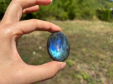 Charger l'image dans la galerie, Galet en labradorite 10
