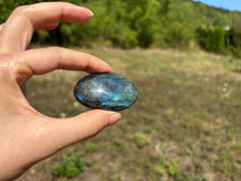 Charger l'image dans la galerie, Galet en labradorite 10
