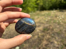 Charger l'image dans la galerie, Galet en labradorite 11
