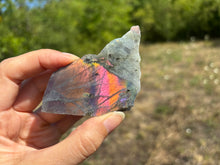 Charger l'image dans la galerie, Morceau en labradorite poli
