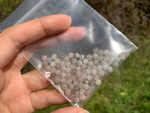 Charger l&#39;image dans la galerie, Perles en pierre de lune grise 4mm PLGU
