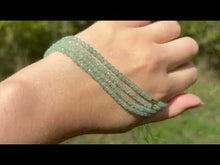 Charger et lire la vidéo dans la visionneuse de la Galerie, Perles en aventurine verte facettées entre 2 et 4mm
