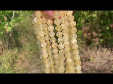 Charger et lire la vidéo dans la visionneuse de la Galerie, Perles en aragonite jaune entre 6 et 8mm
