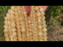 Charger et lire la vidéo dans la visionneuse de la Galerie, Perles en aragonite jaune entre 6 et 8mm
