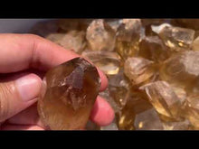 Charger et lire la vidéo dans la visionneuse de la Galerie, VENDU Citrine brut 3
