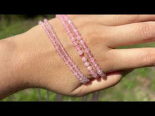 Charger et lire la vidéo dans la visionneuse de la Galerie, Perles en quartz rose facettées entre 3 et 4mm
