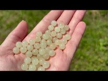 Charger et lire la vidéo dans la visionneuse de la Galerie, Perles en calcite verte entre 6 et 10mm
