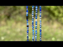 Charger et lire la vidéo dans la visionneuse de la Galerie, Perles en lapis-lazuli facettées entre 2 et 4mm
