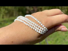 Charger et lire la vidéo dans la visionneuse de la Galerie, Perles en nacre blanche facettées entre 2 et 4mm
