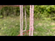 Charger et lire la vidéo dans la visionneuse de la Galerie, Perles en quartz rose facettées entre 3 et 4mm
