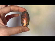 Charger et lire la vidéo dans la visionneuse de la Galerie, Galet en labradorite 1
