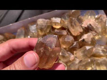 Charger et lire la vidéo dans la visionneuse de la Galerie, VENDU Citrine brut 20
