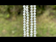 Charger et lire la vidéo dans la visionneuse de la Galerie, Perles en nacre blanche facettées entre 2 et 4mm
