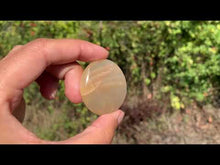 Charger et lire la vidéo dans la visionneuse de la Galerie, VENDU Microcline / Pierre de lune 2
