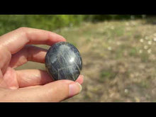 Charger et lire la vidéo dans la visionneuse de la Galerie, Galet en labradorite 11
