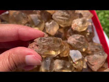 Charger et lire la vidéo dans la visionneuse de la Galerie, Citrine brut 65
