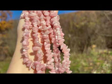 Charger et lire la vidéo dans la visionneuse de la Galerie, Perles en opale commune rose, forme chips
