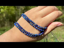 Charger et lire la vidéo dans la visionneuse de la Galerie, Perles en lapis-lazuli facettées entre 2 et 4mm
