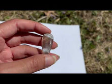 Charger et lire la vidéo dans la visionneuse de la Galerie, Quartz à Actinolite 7
