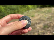 Charger et lire la vidéo dans la visionneuse de la Galerie, Galet en labradorite 11
