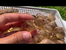 Charger et lire la vidéo dans la visionneuse de la Galerie, VENDU Citrine brut 53
